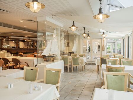 homoseksuel Astrolabe international Restaurant på Golf Hotel Viborg med udsigt over Viborg søerne